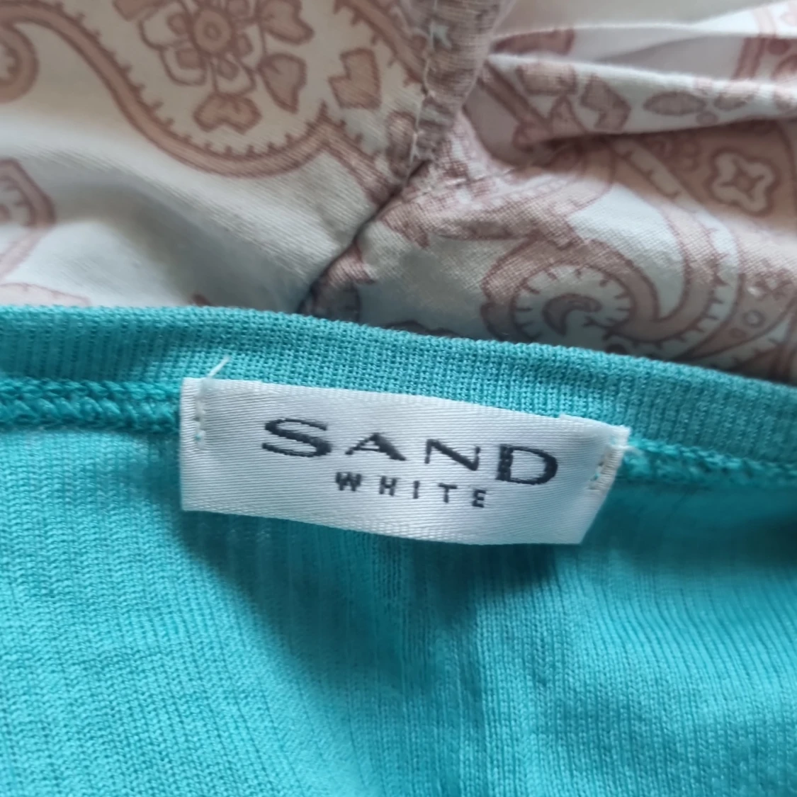 Turkos ribbad linnetopp från Sand White - 2