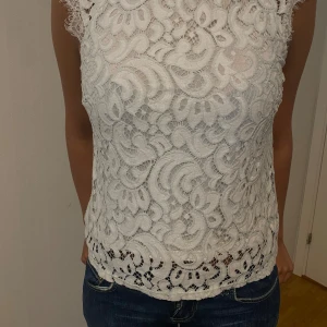 Spets bluse - Perfekt för sommar 
