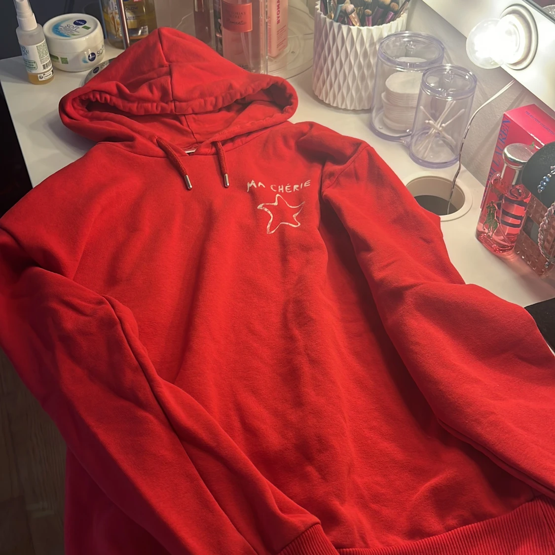 Röd hoodie Ma Chérie Gina Tricot