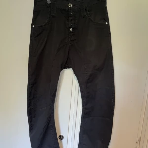 Humör baggy jeans svarta - Baggy jeans från humör. Aldrig använda. Storlek 31