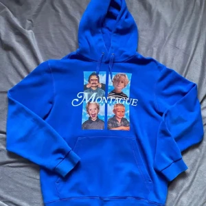 SÖKER!! - Söker dessa 2 hov1 hoodies så om du har nån av dom här eller båda och vill sälja kan du gärna kontakta mig!! behöverrrr dom. Helst XS eller S