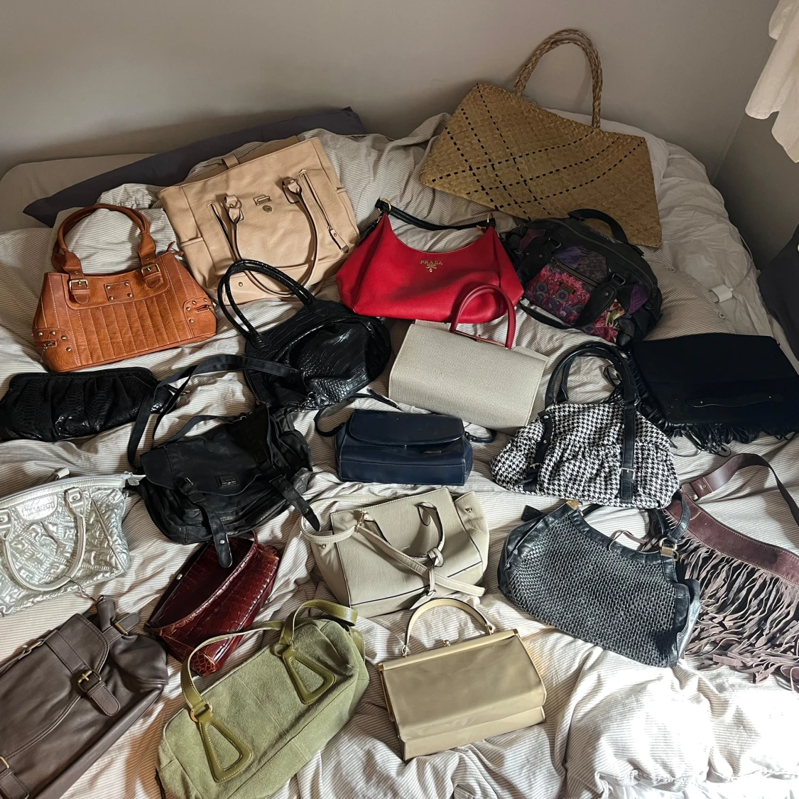Samling av trendiga väskor i olika stilar - 1