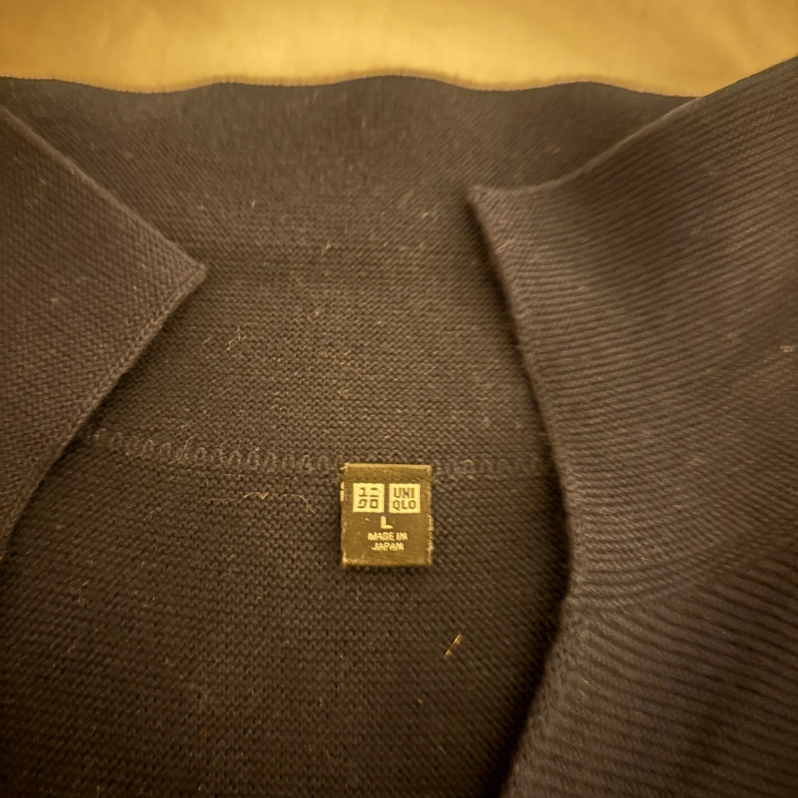 mörk blå kortärmad tröja från uniqlo - 2