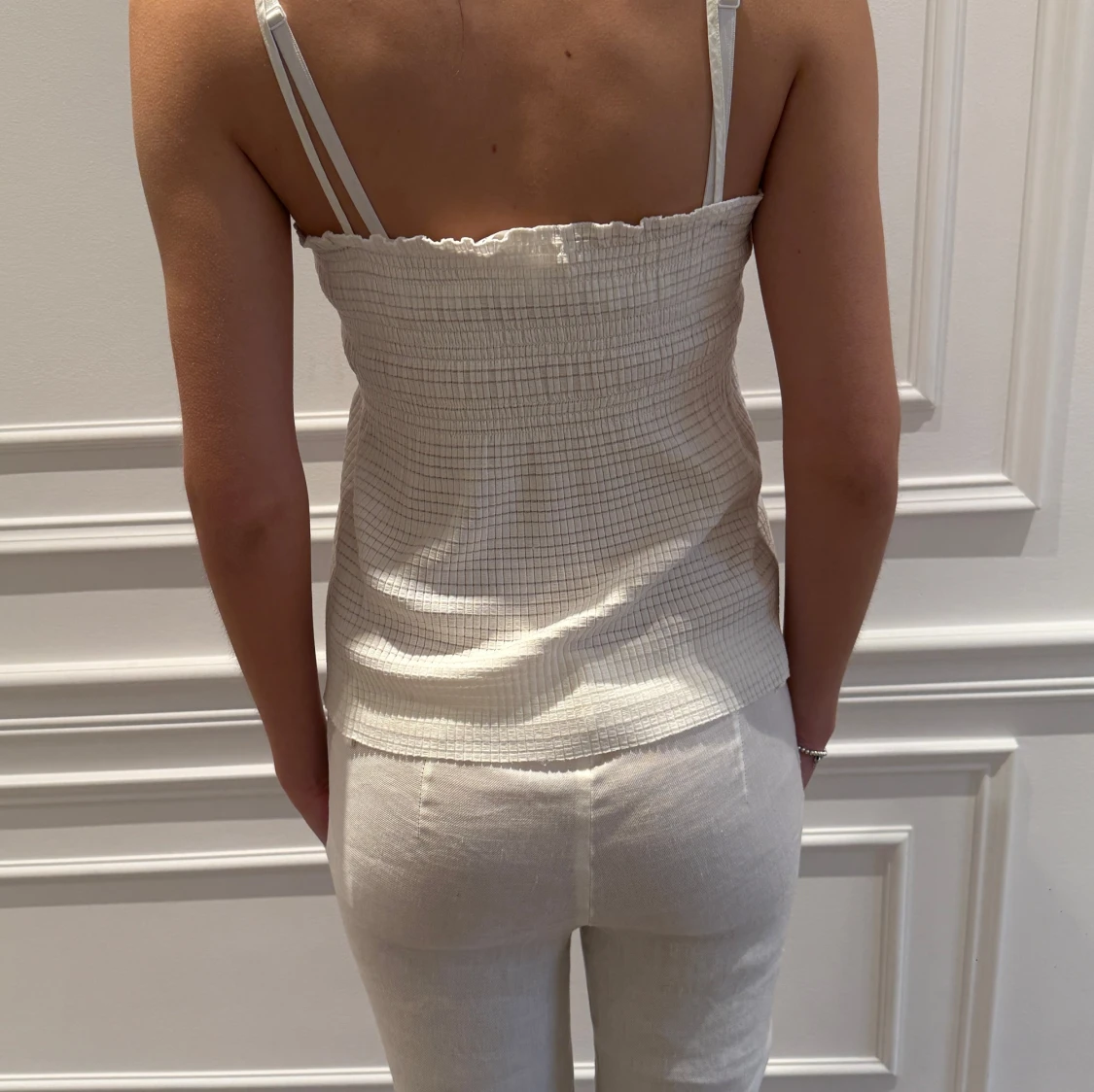 Vit smockad linnetopp från MNG - 1