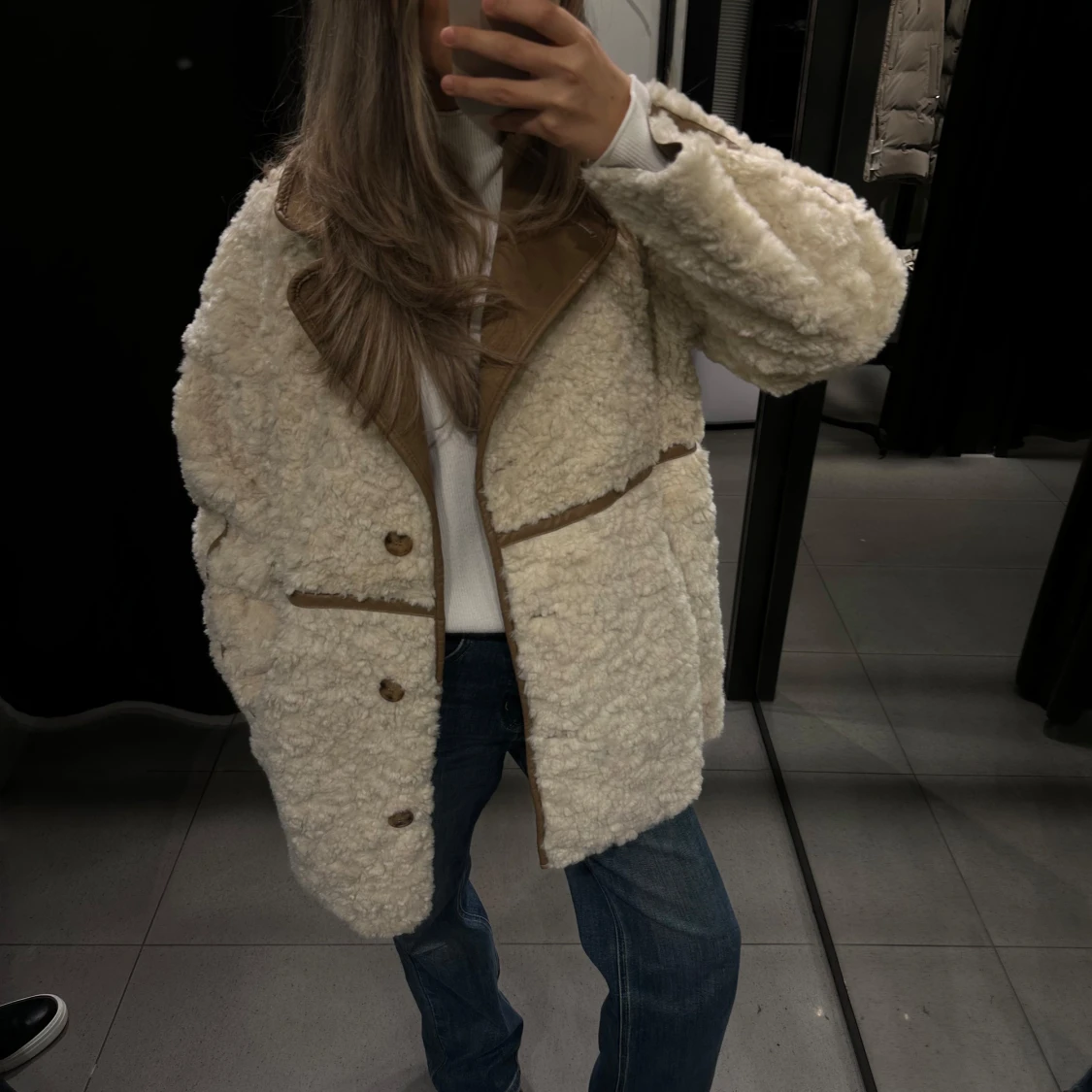 Beige teddyjacka med bruna detaljer - 2