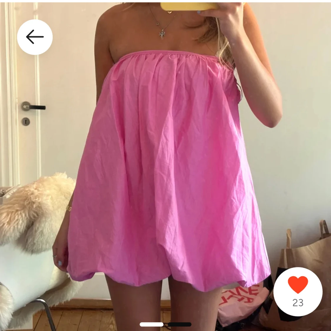 Rosa axelbandslös klänning