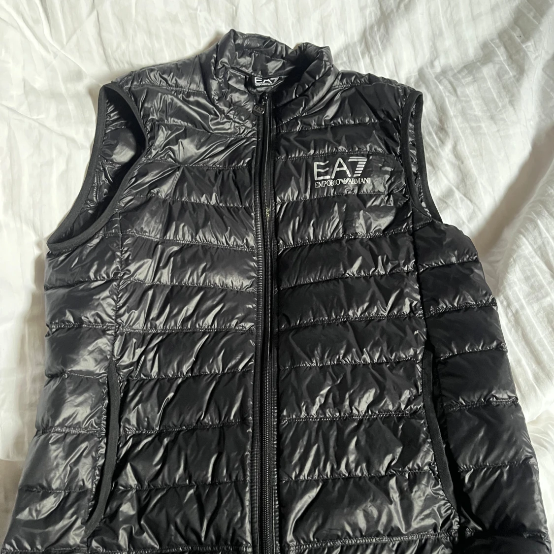 Svart dunväst från EA7