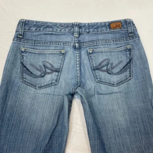 Lågmidjade bootcut jeans - säljer mina as snygga bootcut jeans som jag köpte här på plick men som tyvärr är för små för mig, därför är bilderna lånade. kom gärna privat vid frågor/mått!!💘