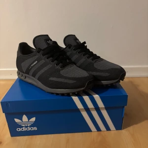 Adidas LA Trainers - Säljer nu mina LA trainers. De är i nyskick och har bara används ett fåtal gånger. Pris kan diskuters‼️