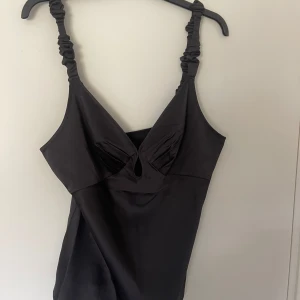 ADOORE LINNE - Sött linne från ADOORE, 46 men som en M/L. HELT NY