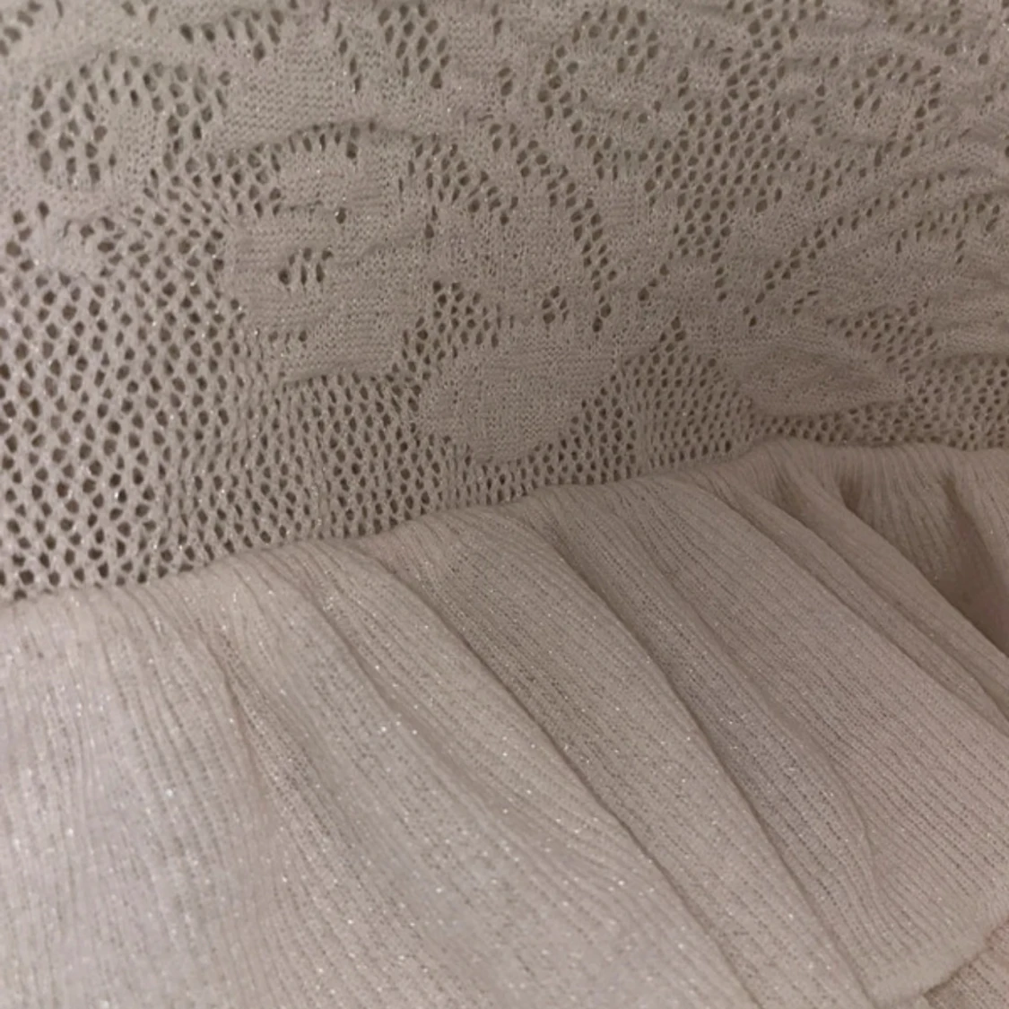 Beige blus med spets och volanger  Zara - 1