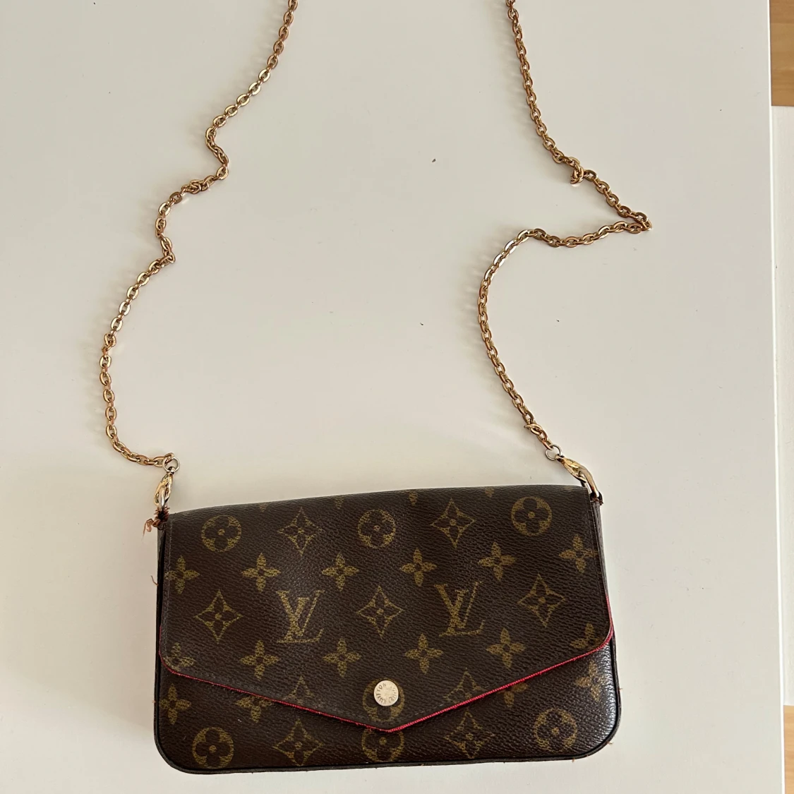 Axelväska med kedja