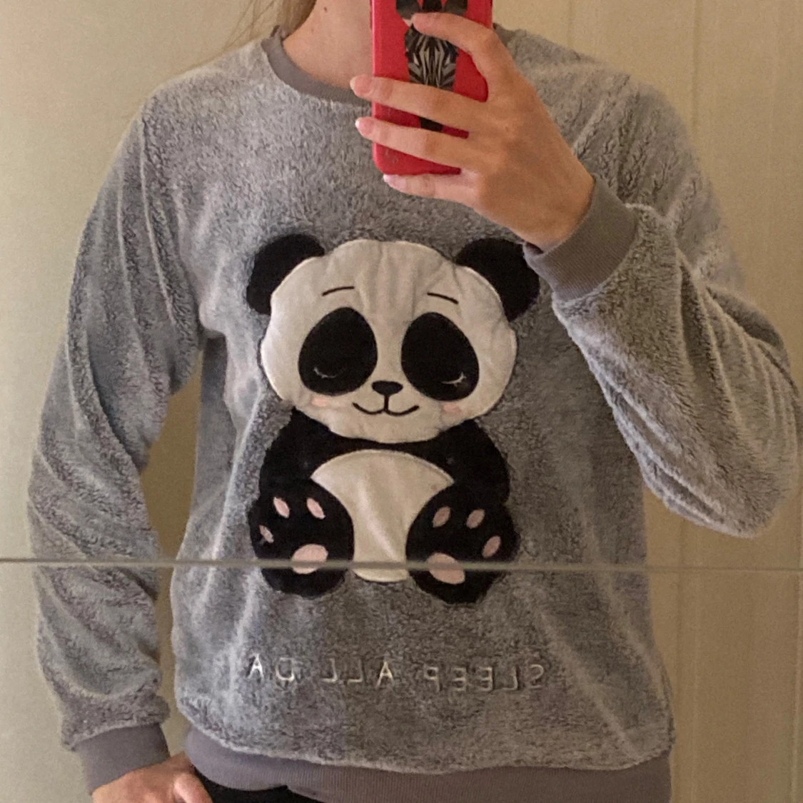 Grå mjukis tröja med panda