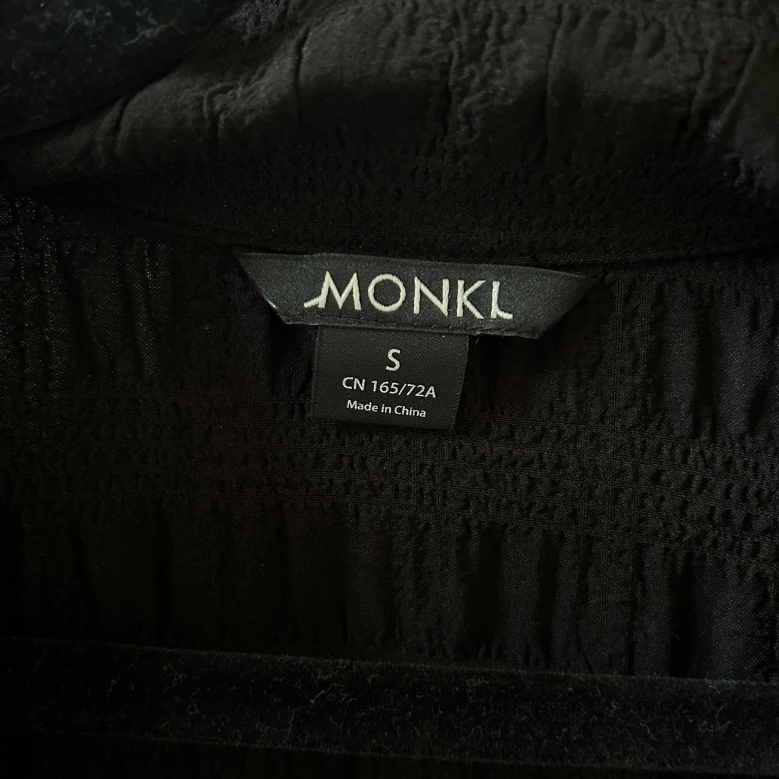 Svart topp från Monki med knyt - 1