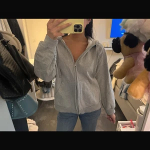 Grå zip up hoodie - Zip up hoodie.  