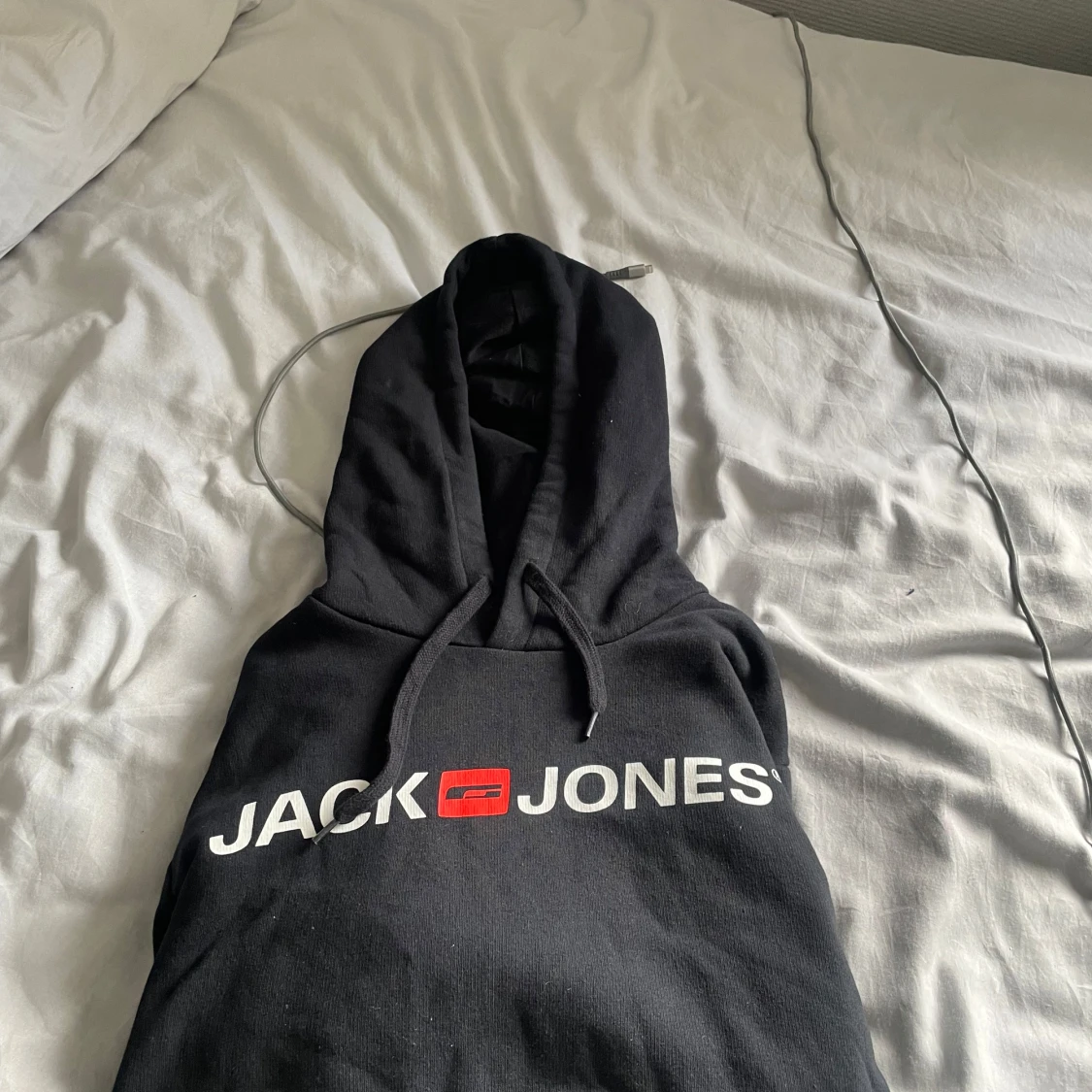 Svart hoodie från Jack & Jones - 1