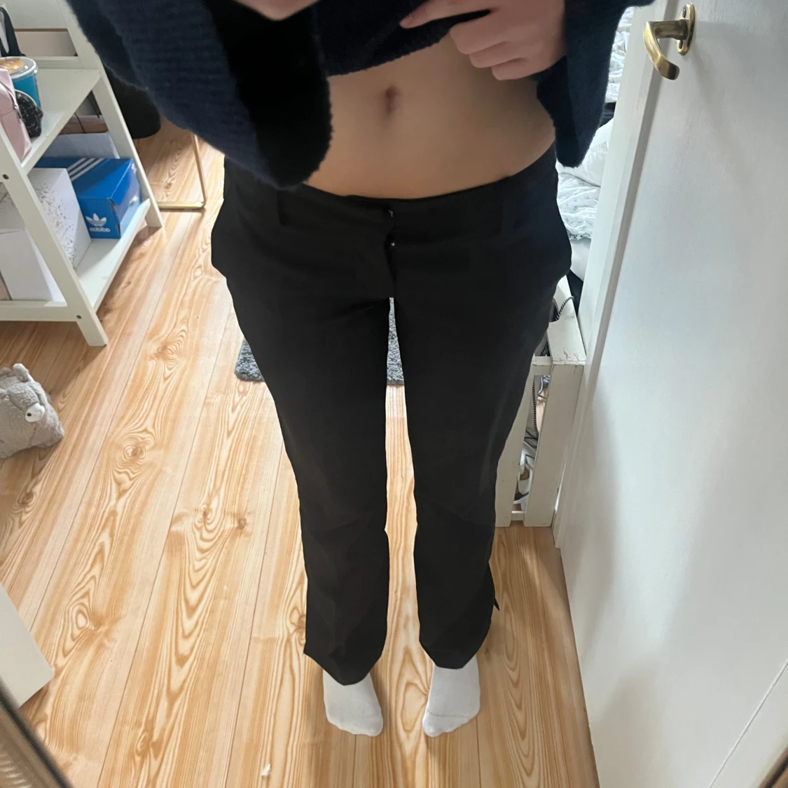 Svarta Lågmidjade kostymbyxor - 4