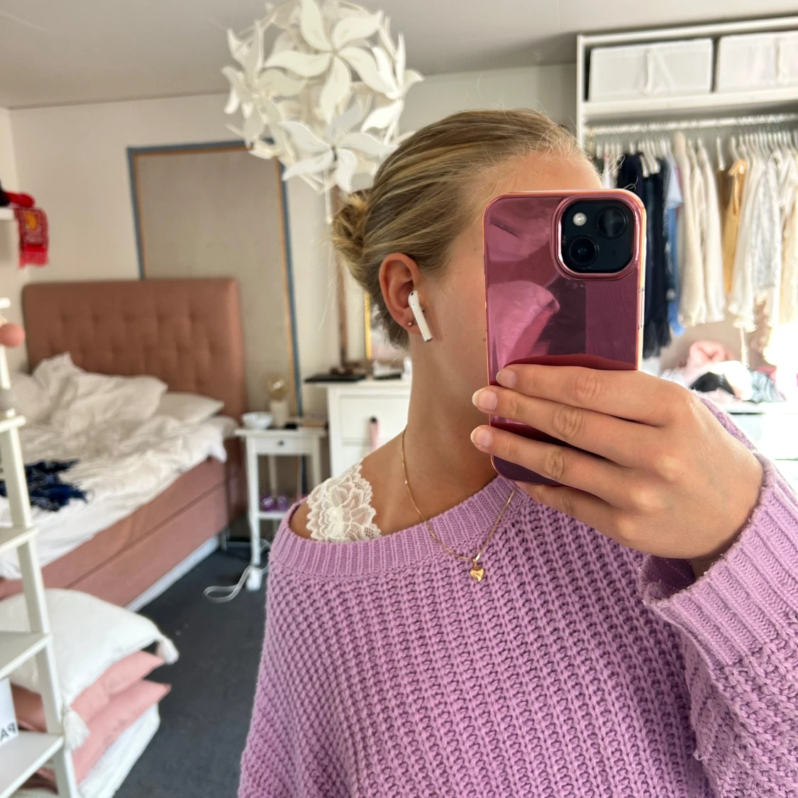 Ljuslila stickad croppad tröja