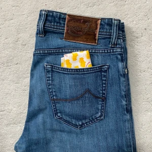 Jacobcohen Jeans - Riktigt schyssta jeans från Jacobcohen! Nyskick. Modellen heter 688 och sitter slim/straight. Og medföljer kontakta mig för fler frågor eller funderingar!