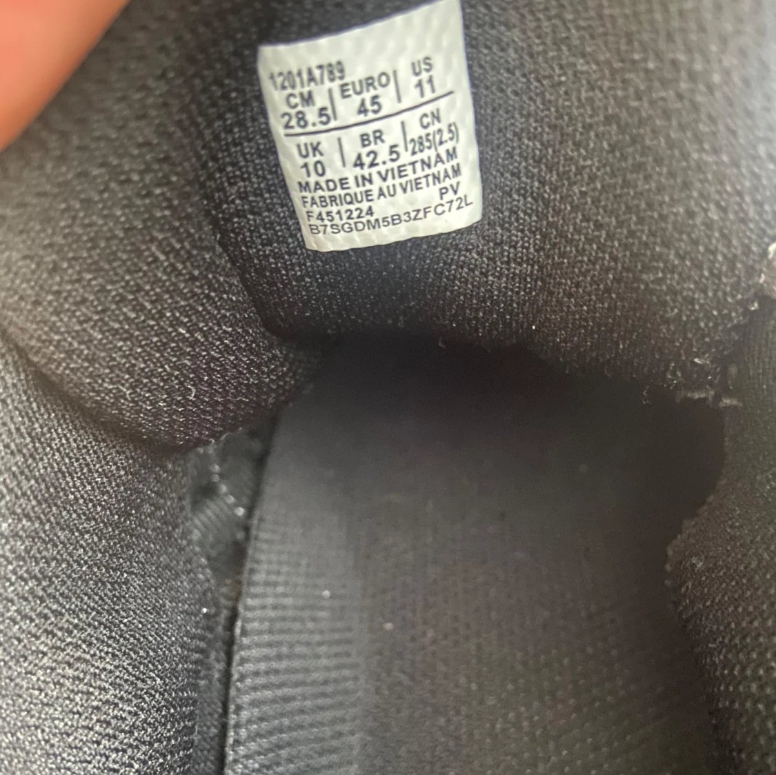 Svarta och grå Asics sneakers - 2