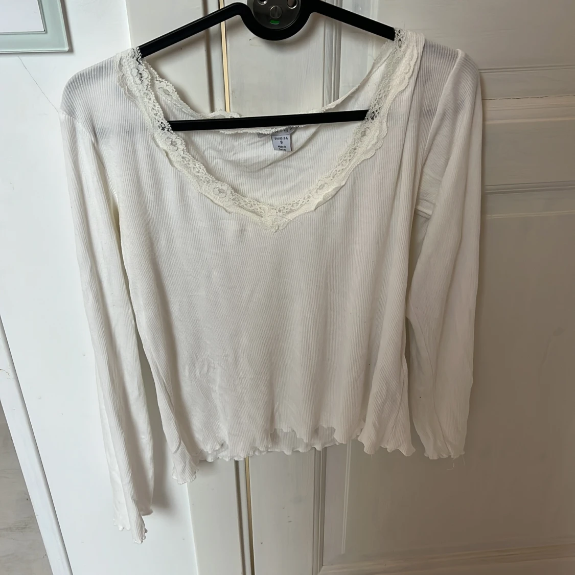 Vit långärmad topp med spets