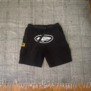 Corteiz cargo shorts - De är använda men i mycket bra skick. Står L men passar som S.