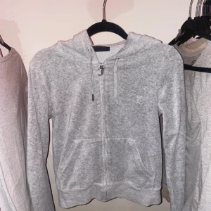 juicy kofta - ena metallgrejen på snöret ha lossnat som man ser💕