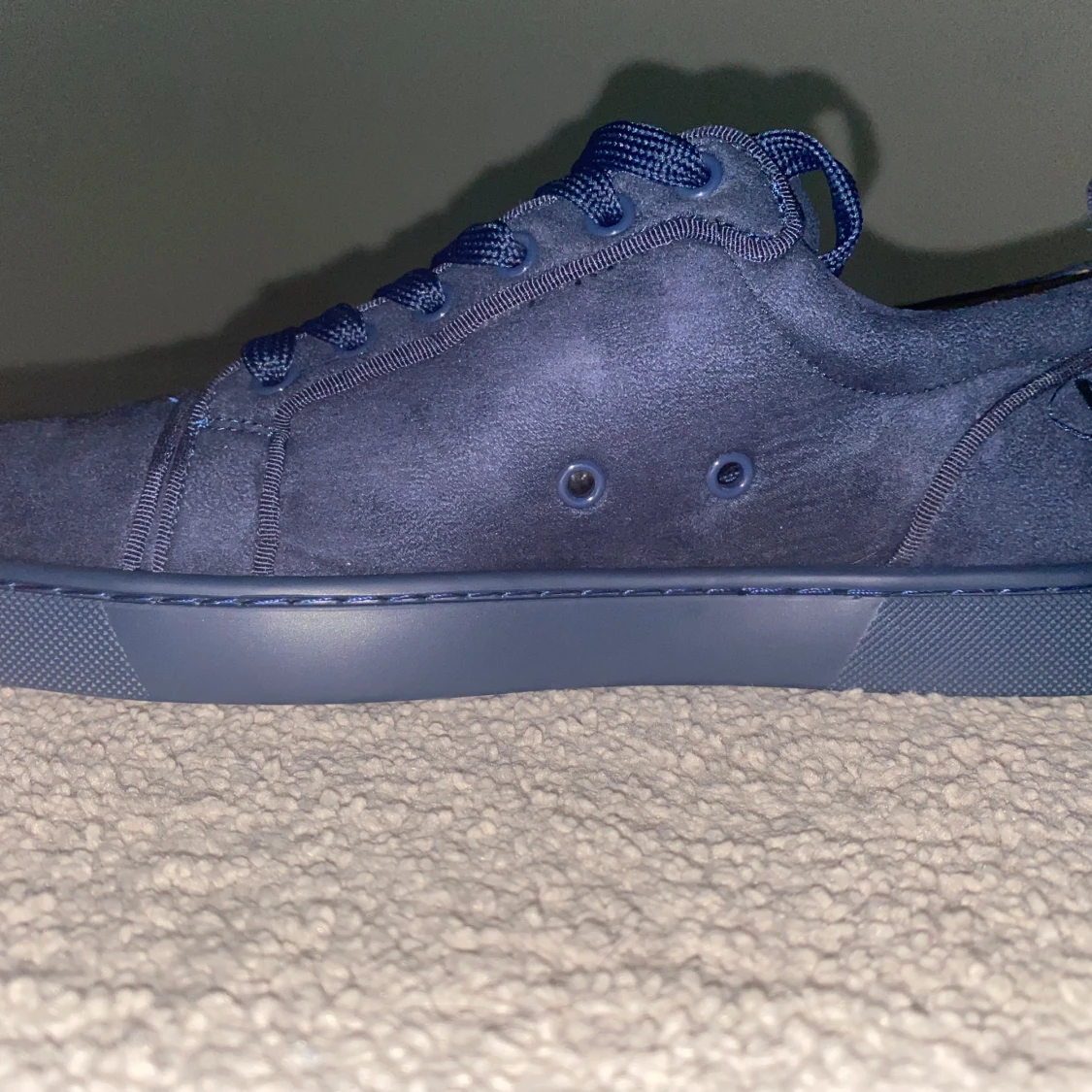 Mörkblå mocka sneakers från Louboutin - 1