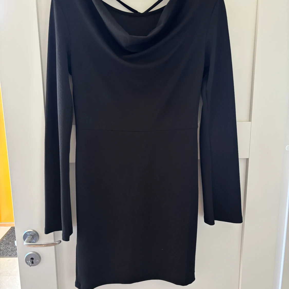 Svart långärmad klänning 157