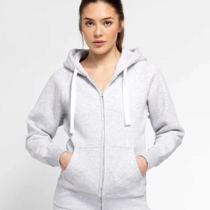 Russemerch hoodie - russemerch hoodie i storlek S. Klicka inte på köp nu direkt utan säljs vid diskussion. jag står inte för postens slarv. Aldrig Andvänd förutom på bilden då.