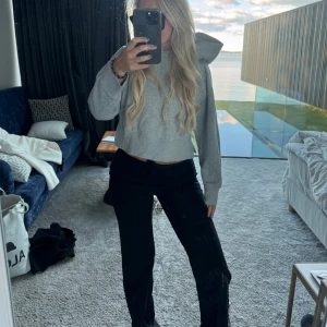 Grå hoodie - Grå hoodie från zara storlek s