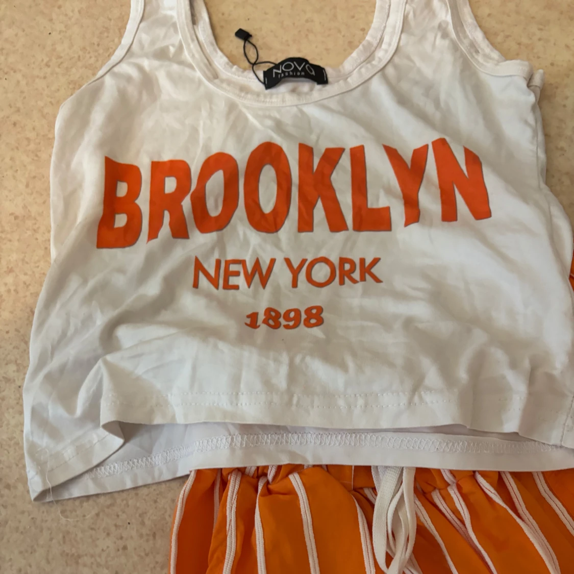 orange linnebyxor med linne . Bra använd men bra ändå. - 2