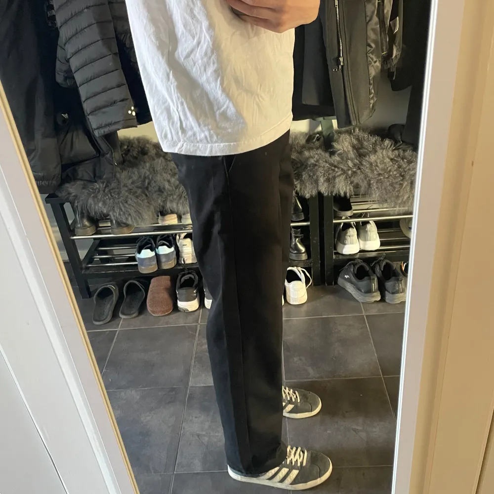Loose fit, storlek 31/32, mycket bra skick. Farkut & Housut.