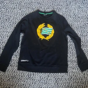 Hammarby sweatshirt - Säljer en Hammarby sweatshirt som är helt ny med lampparna kvar. Tröjan är i M, men är ganska liten. Så M/S