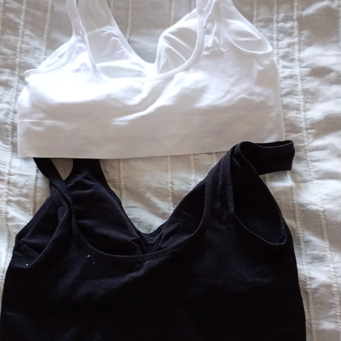 Svart och vit linnetopp i syntetmaterial bh - 4