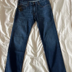 Emporio Armani jeans  - Helt nya.