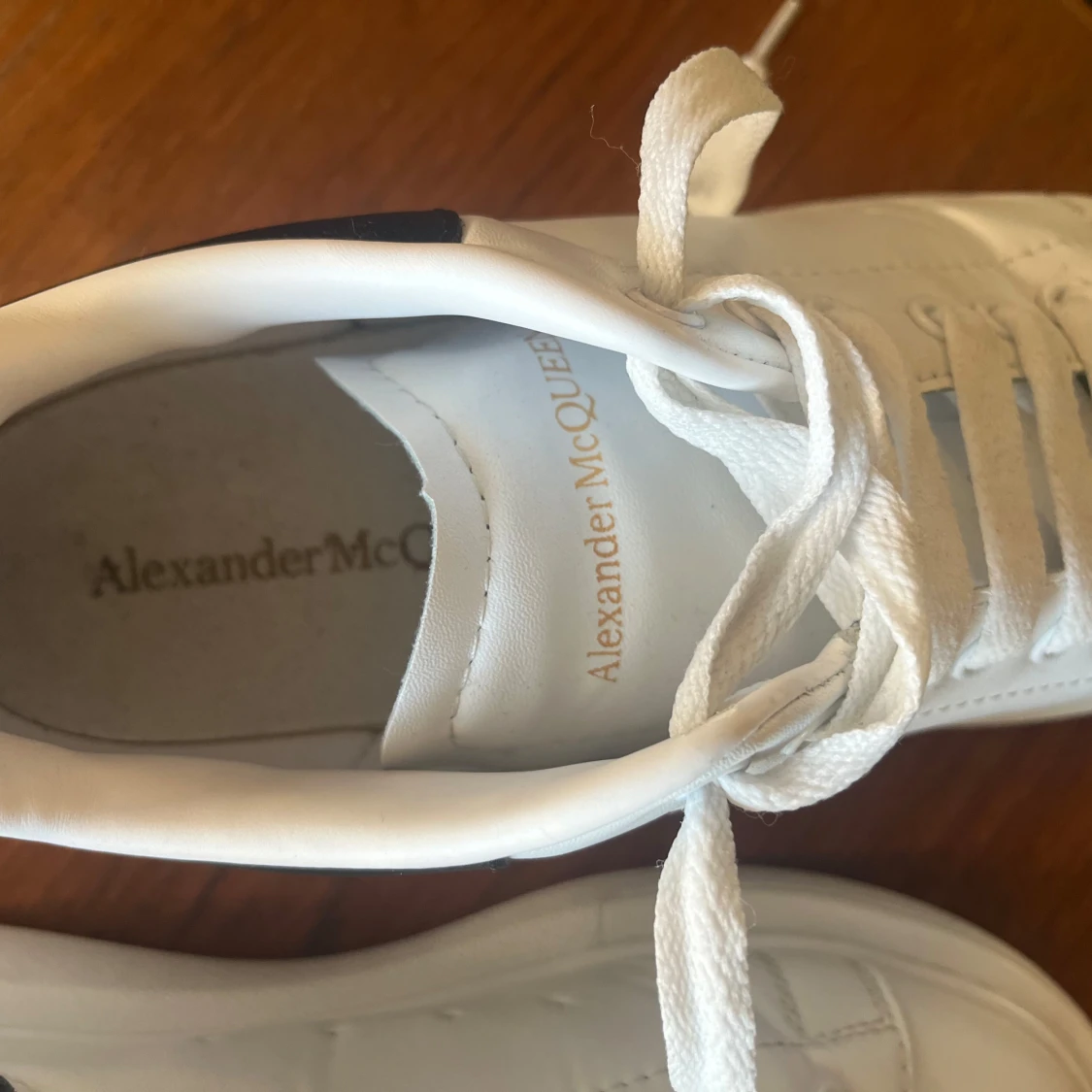 Vita sneakers från Alexander McQueen - 3