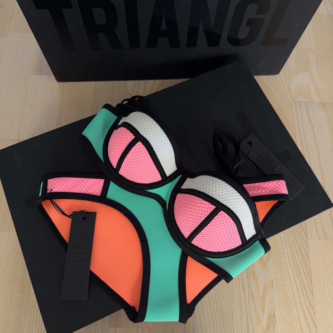 Turkos/Rosa Triangl Bikini (Oanvänd)