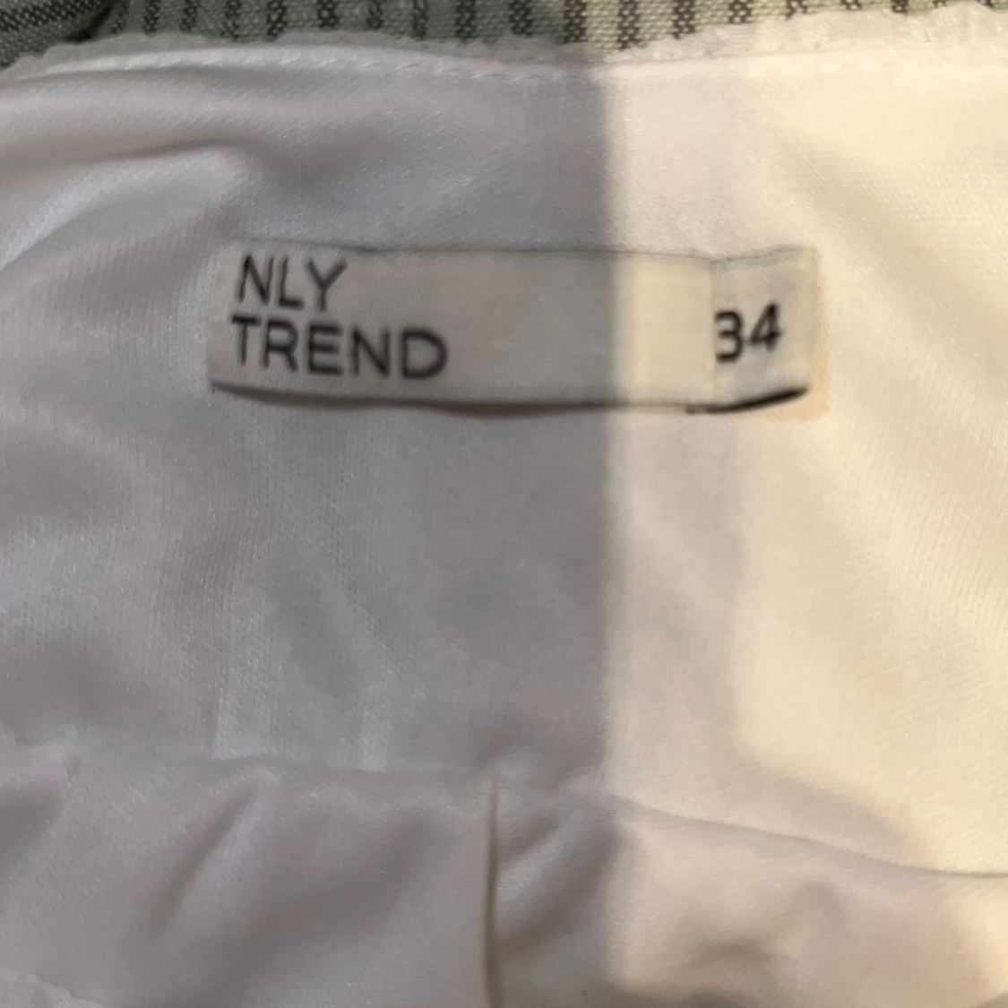 Vit klänning med puffärmar - 4