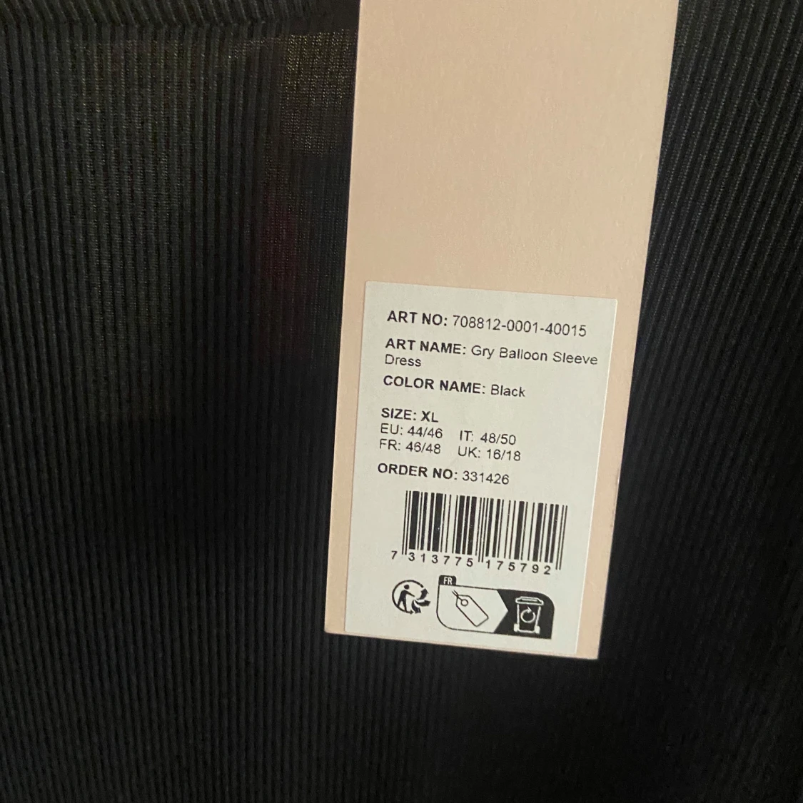 Svart klänning med ballongärmar från Bubbleroom - 3