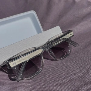 Chimi 04 grå - Chimi 04 grå, bra skick sparsamt använda. Fodral medföljer. ( Nypris 1400kr) pris kan diskuteras. 