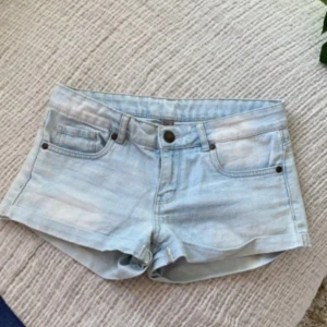 Ljusblå jeansshorts - jättesnygga jewnsshortsss💕🧘‍♀️