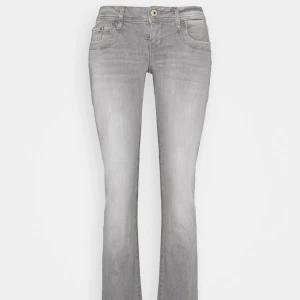 LTB jeans - Jätte snygga gråa ltb jeans i modell valerie storlek 27/30! kom privat för frågor eller prisförslag 💗