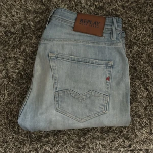 Replay jeans  - Säljer dessa replay Rocco i W29 L30. Lite stora i storleken så passar även 31. Skick 9/10 pris kan diskuteras vid snabb affär 