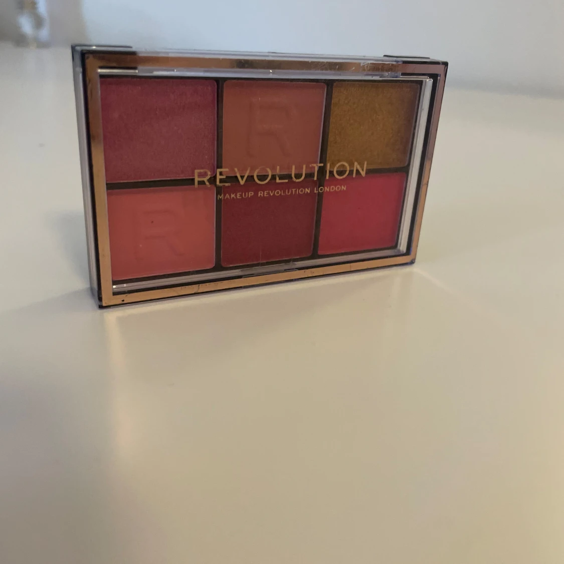 Revolution ögonskugga - 1