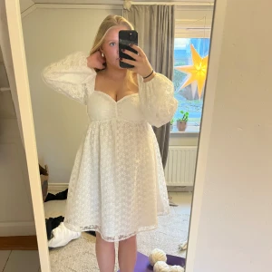 Studentklänning  - Snygg vit student klänning från na kd ❤️‍🔥