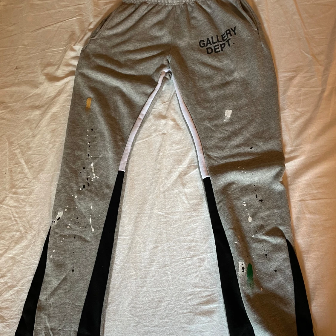 Grå mjukisbyxor från Gallery Dept.