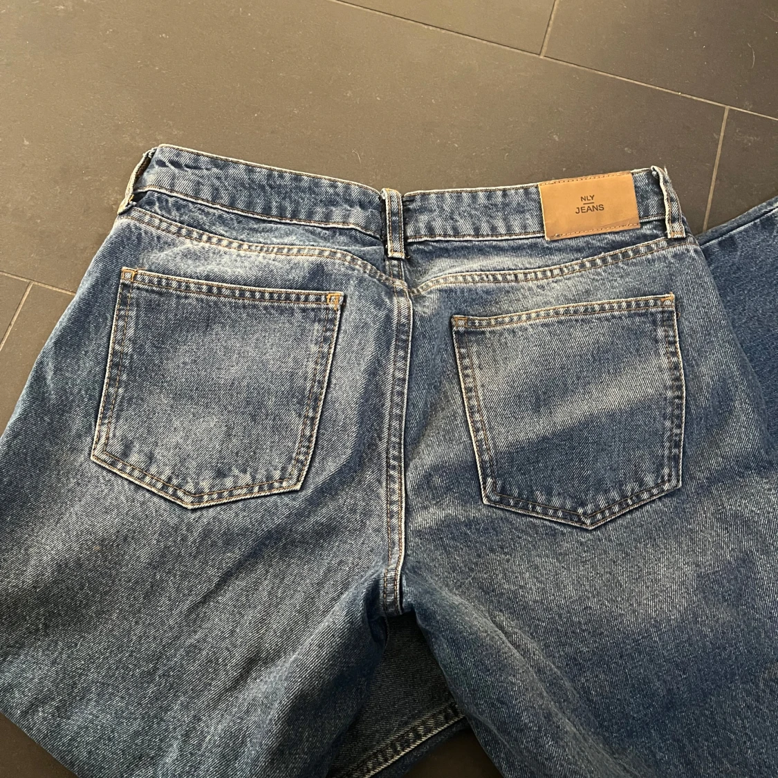 Blå jeans från nelly  - 1