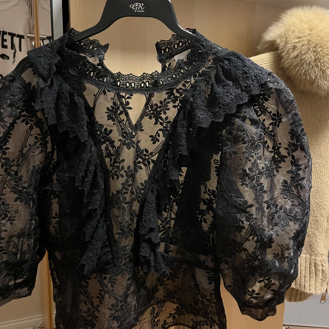 Svart spetsblus från Vila - 2