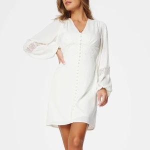 Studentklänning - Säljer min studentklänning från bubbleroom! Endast använd på studentdagen. ❣️❣️❣️